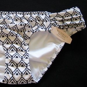 VS Knockout Bottom Ruched Hipkini Bikini Pyramid